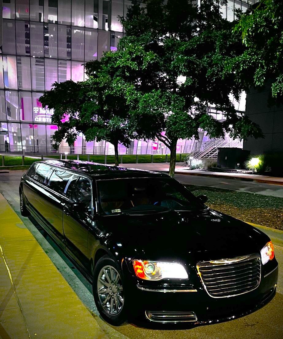 Chrysler 300 Limo - Davinci - Custom Limousine Kansas City