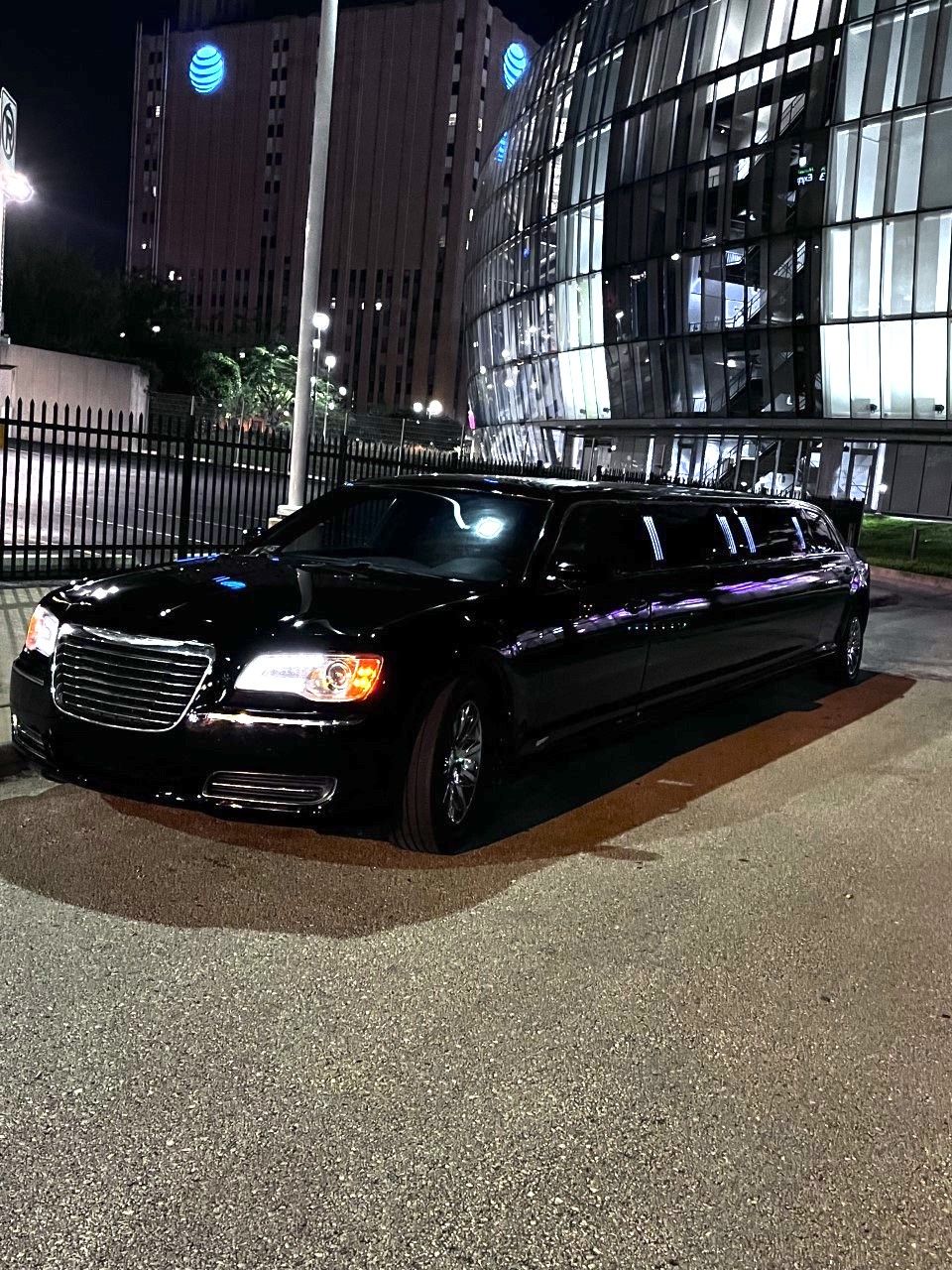 Chrysler 300 Limo - Davinci - Custom Limousine Kansas City