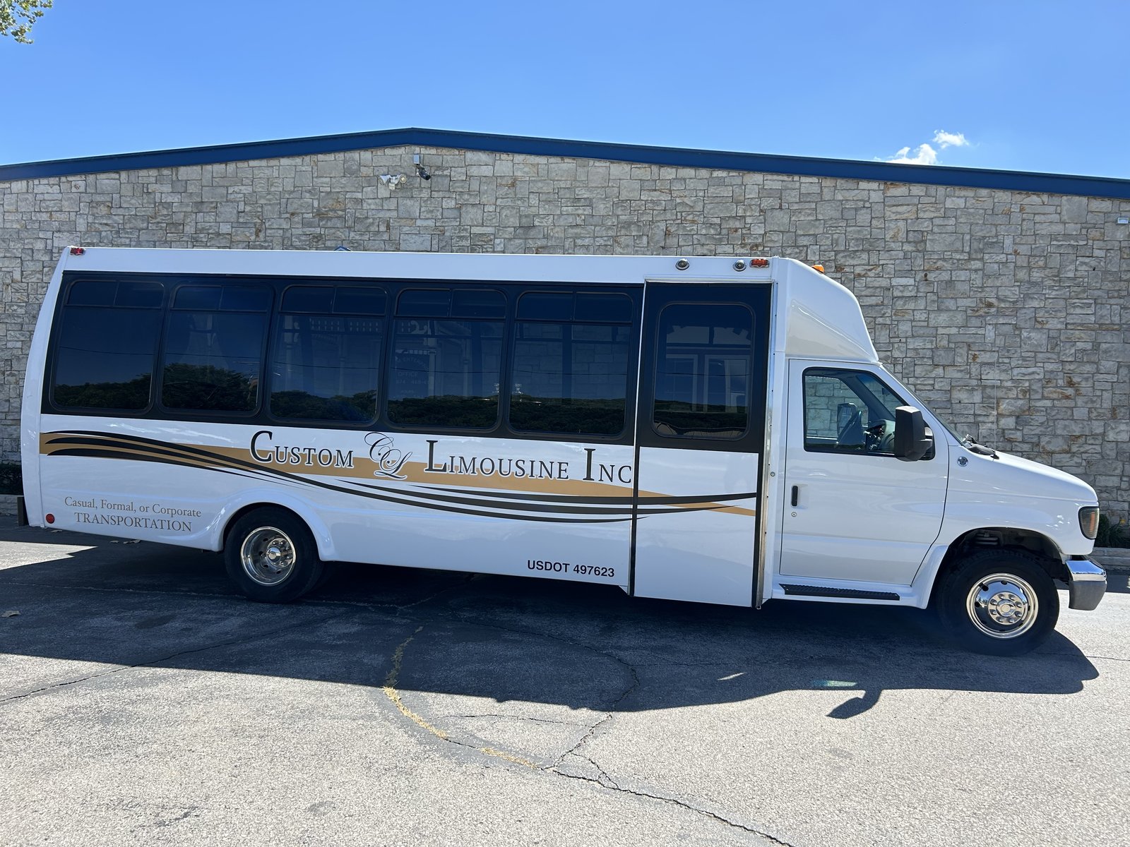 Custom Limo Coach from the Custom Limousine fleet, Bonner Springs, Kansas